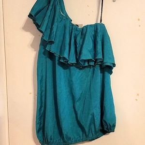 🍇Beautiful ruffle top🍇#1